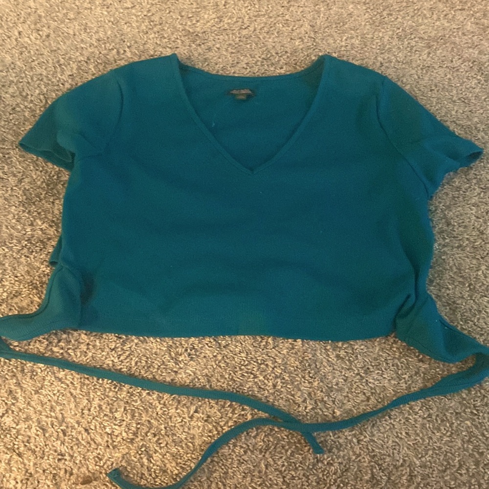 Cute top longer on the sleeves and very comf